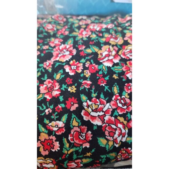 Material Red Pink and White Flowers Greenery  48 x 36 Cotton Craft Quilting Dres - Picture 5 of 5